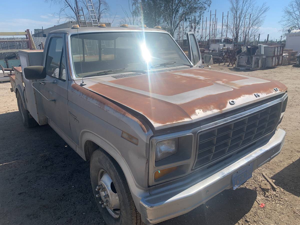 Ford-f-350-1981-grey-2