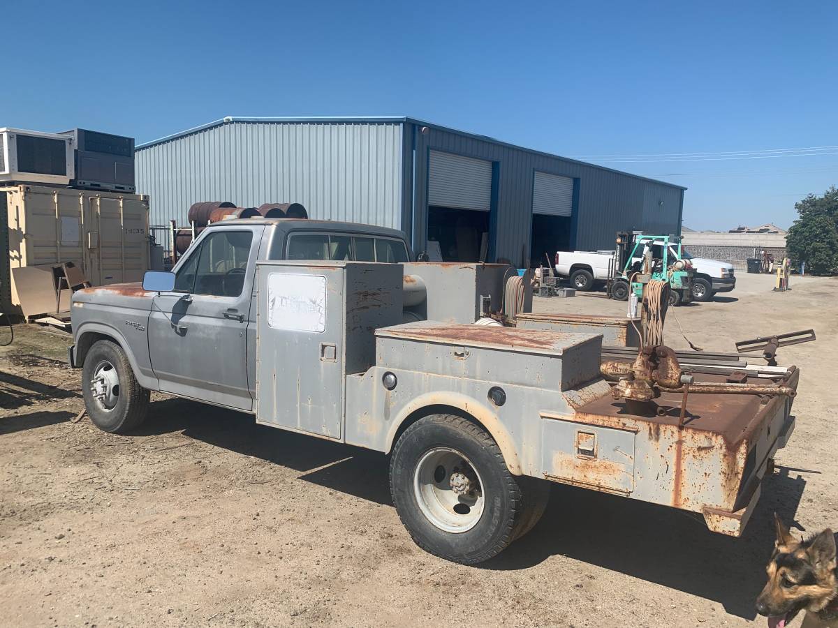 Ford-f-350-1981-grey-3