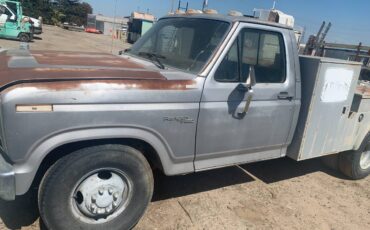 Ford-f-350-1981-grey