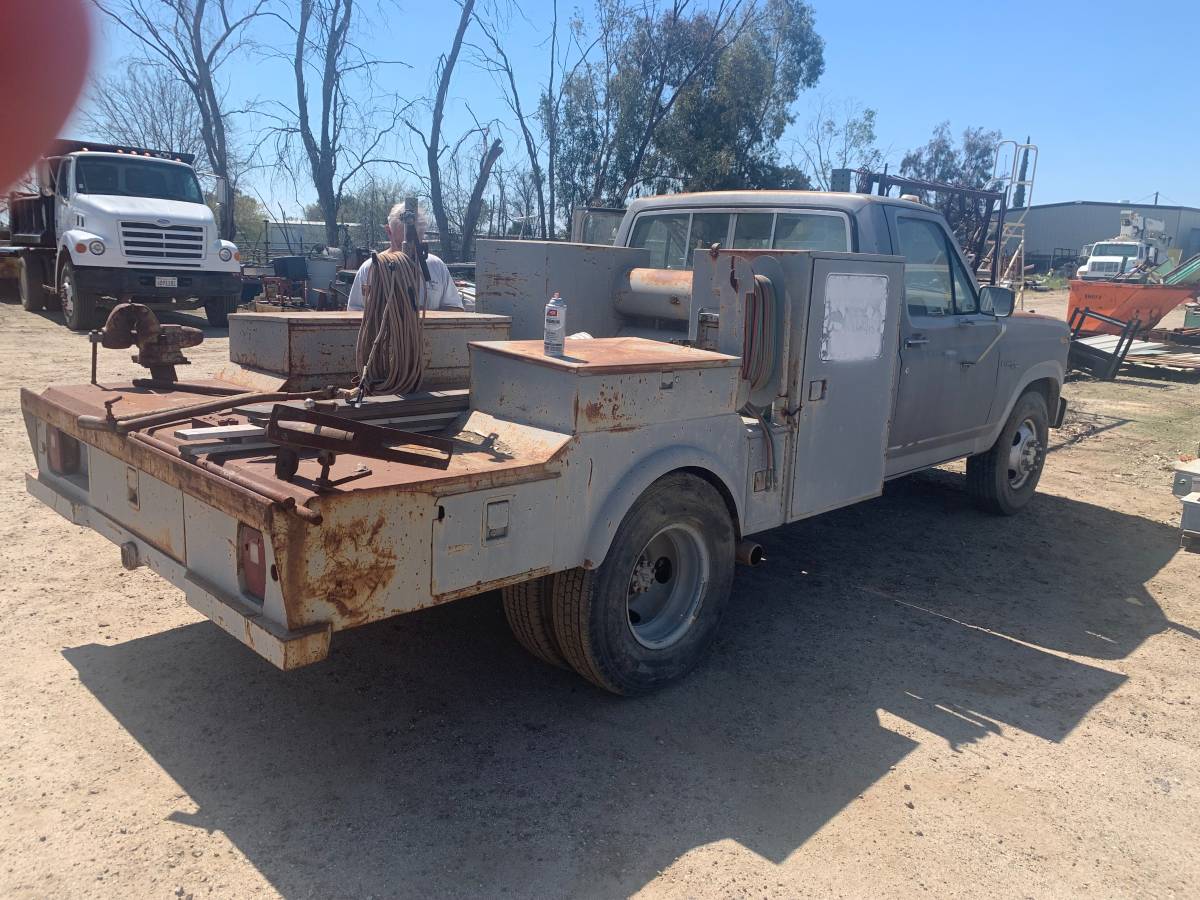 Ford-f-350-1981-grey-8