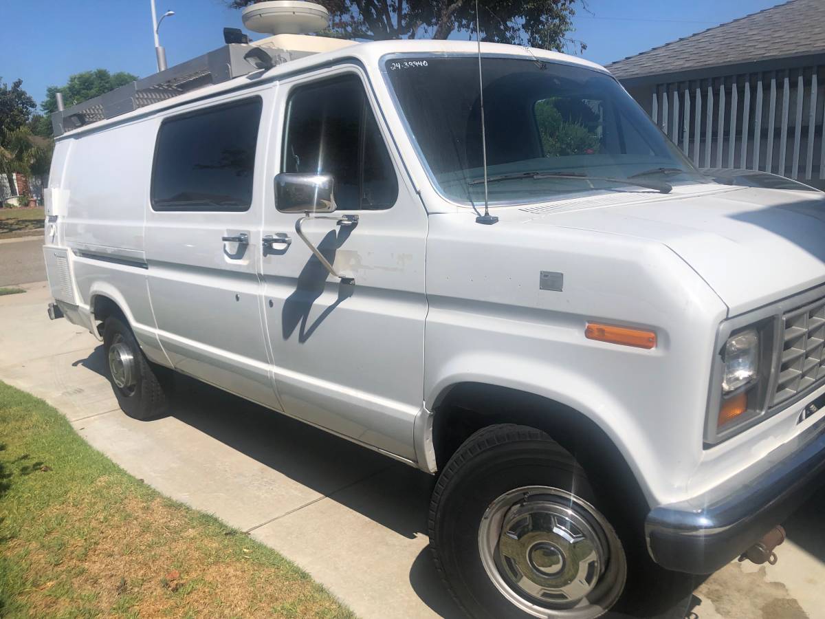 Ford-f-350-1986-white-4