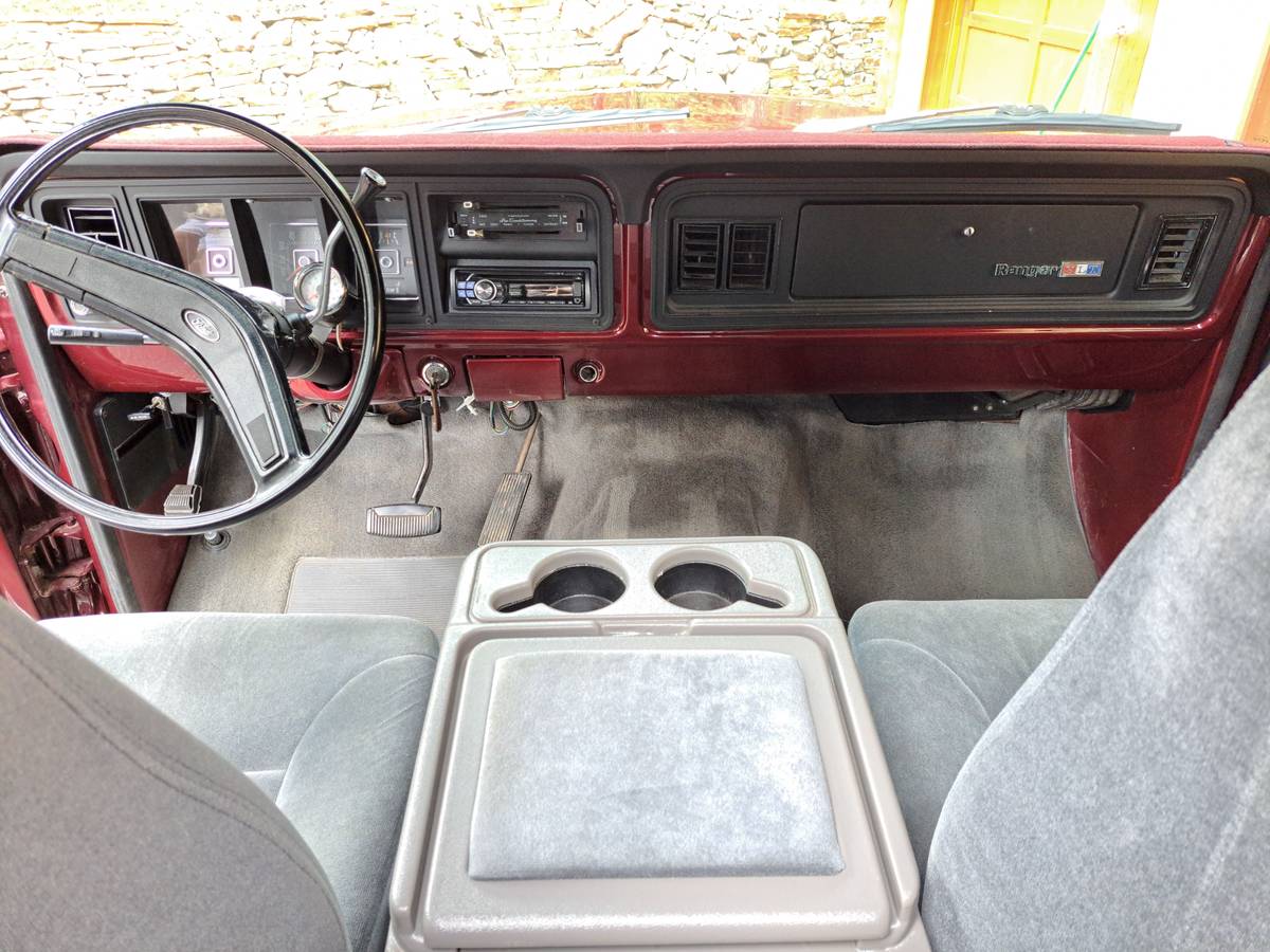 Ford-f-350-super-camper-special-1973-red-4