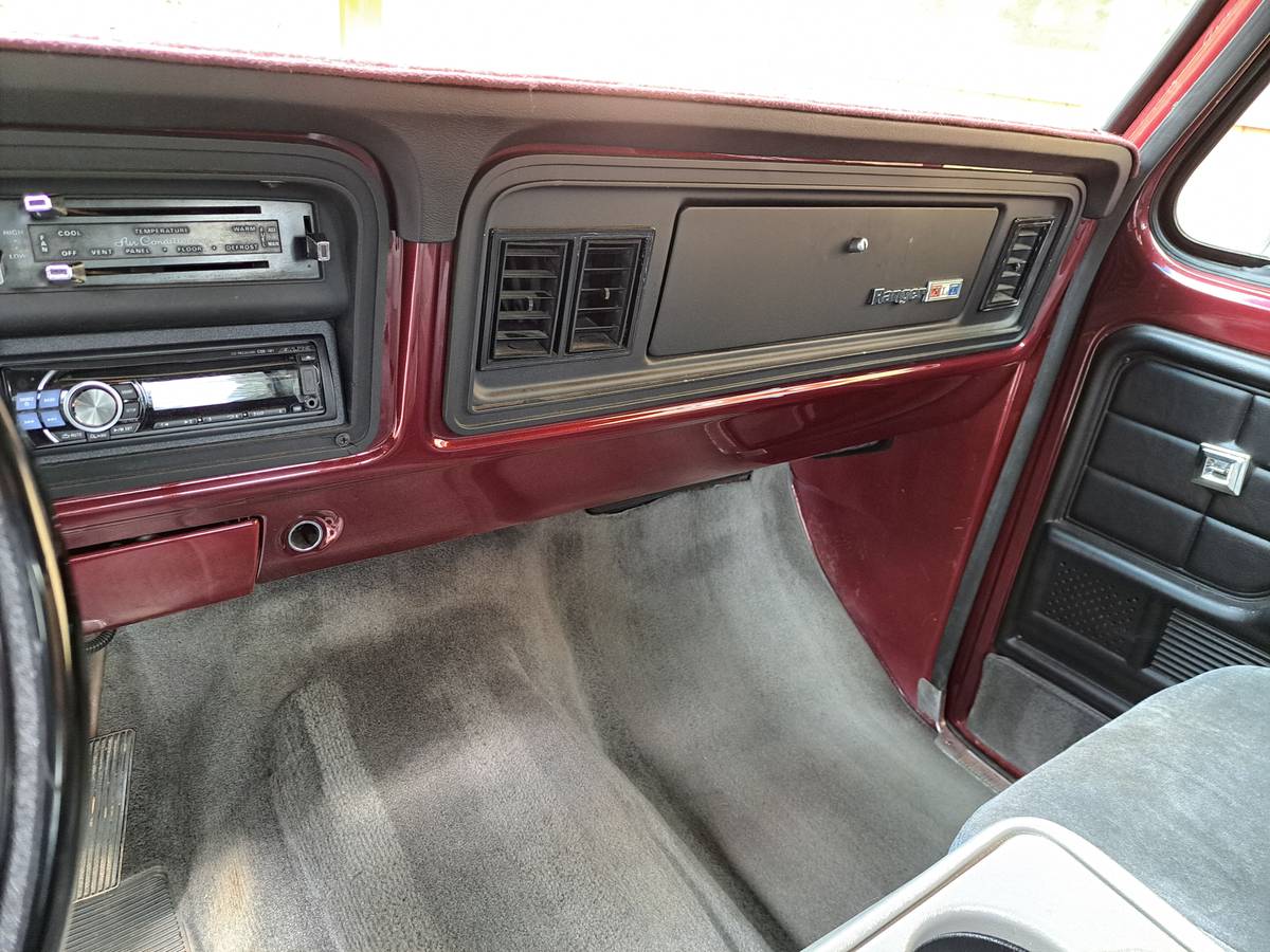 Ford-f-350-super-camper-special-1973-red