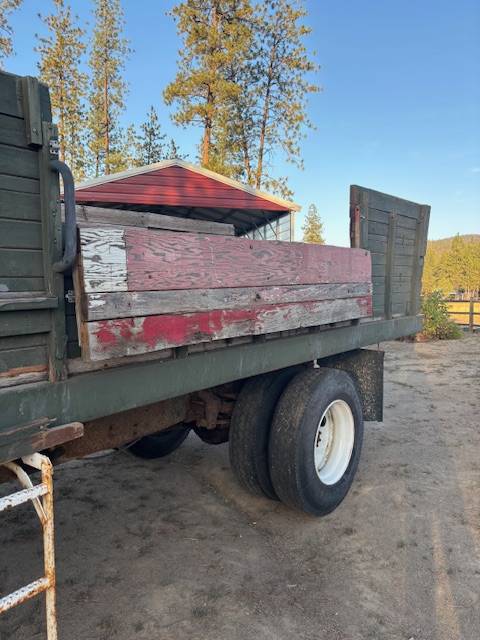 Ford-f-700-1966-green-1