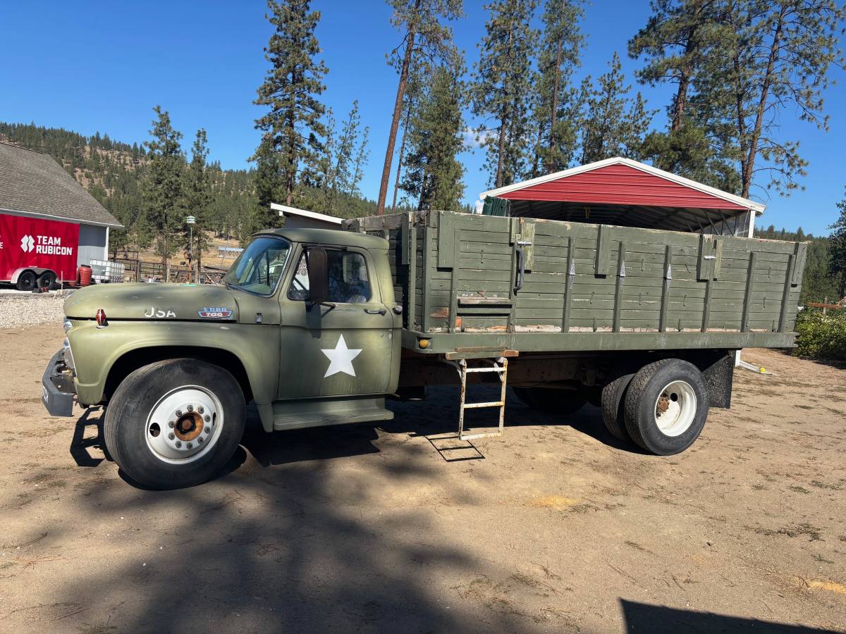 Ford-f-700-1966-green-2