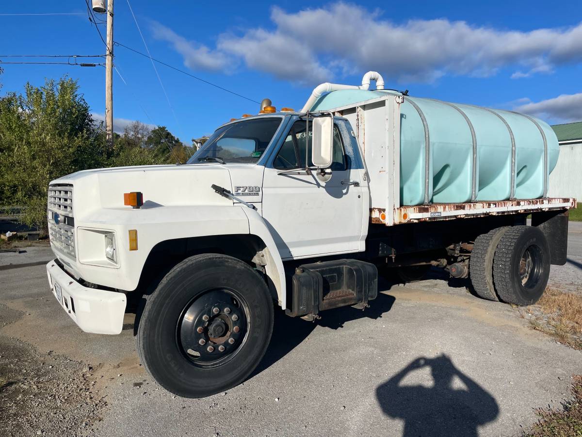 Ford-f-800-diesel-1993-white-1