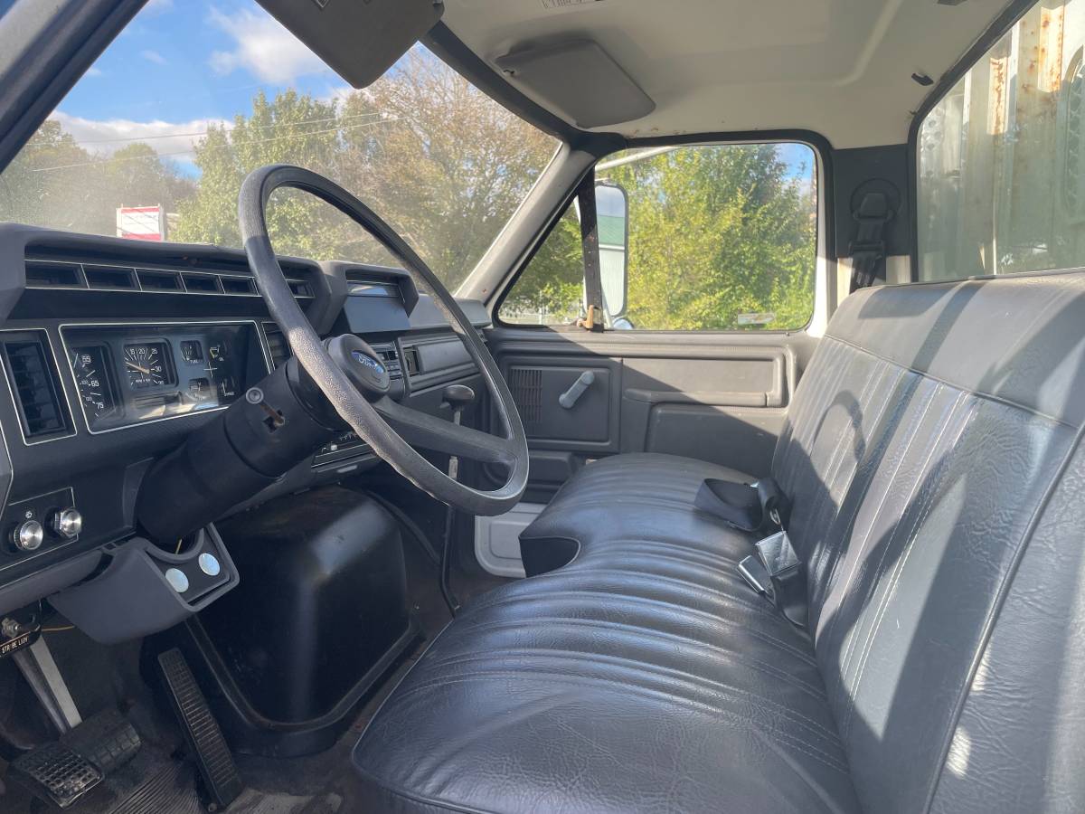 Ford-f-800-diesel-1993-white-3