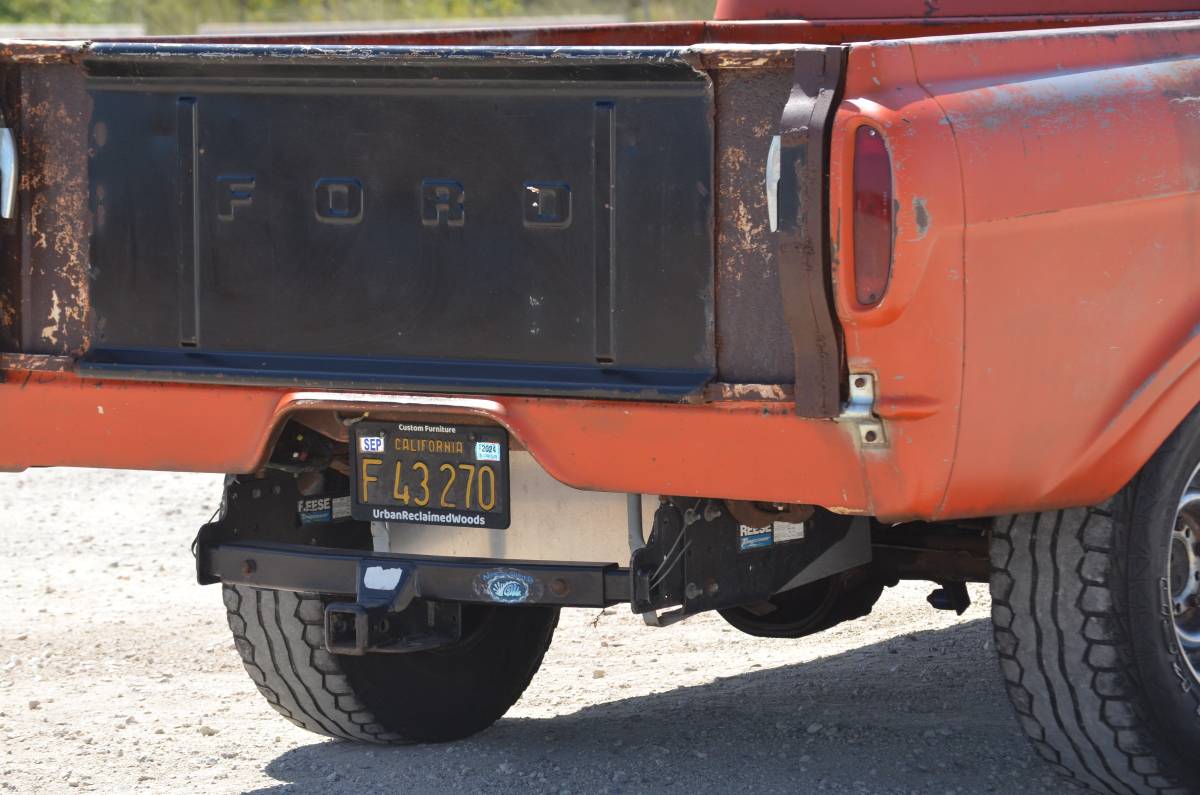 Ford-f100-1961-custom-12