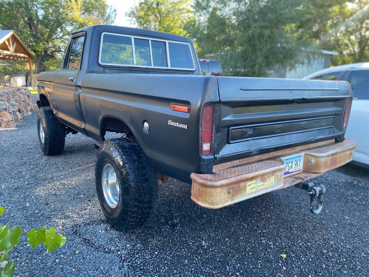 Ford-f100-custom-1975-8