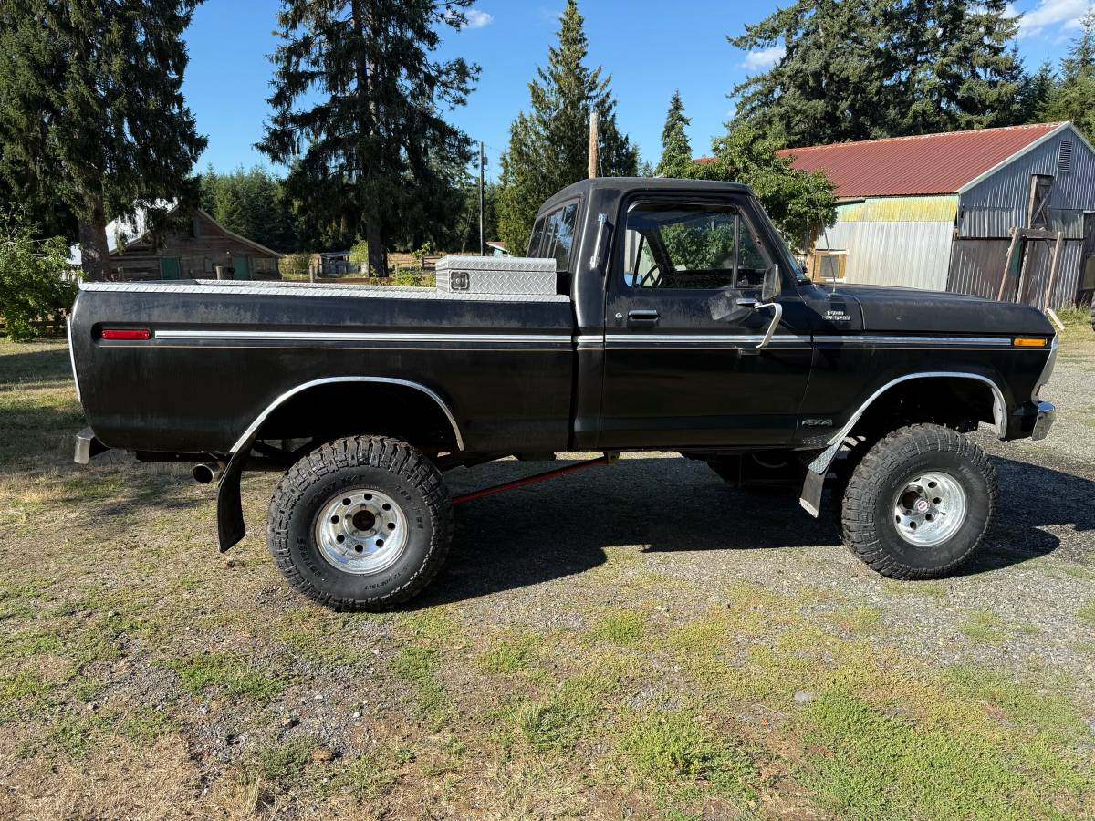 Ford-f100-custom-1978-black-11