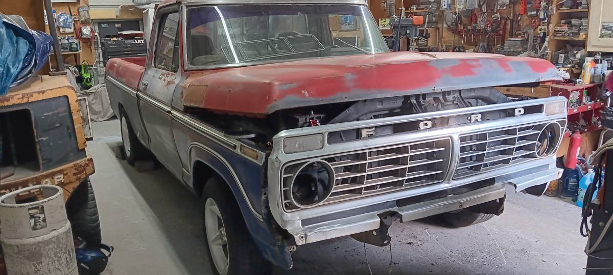 Ford-f100-pickup-1975-red