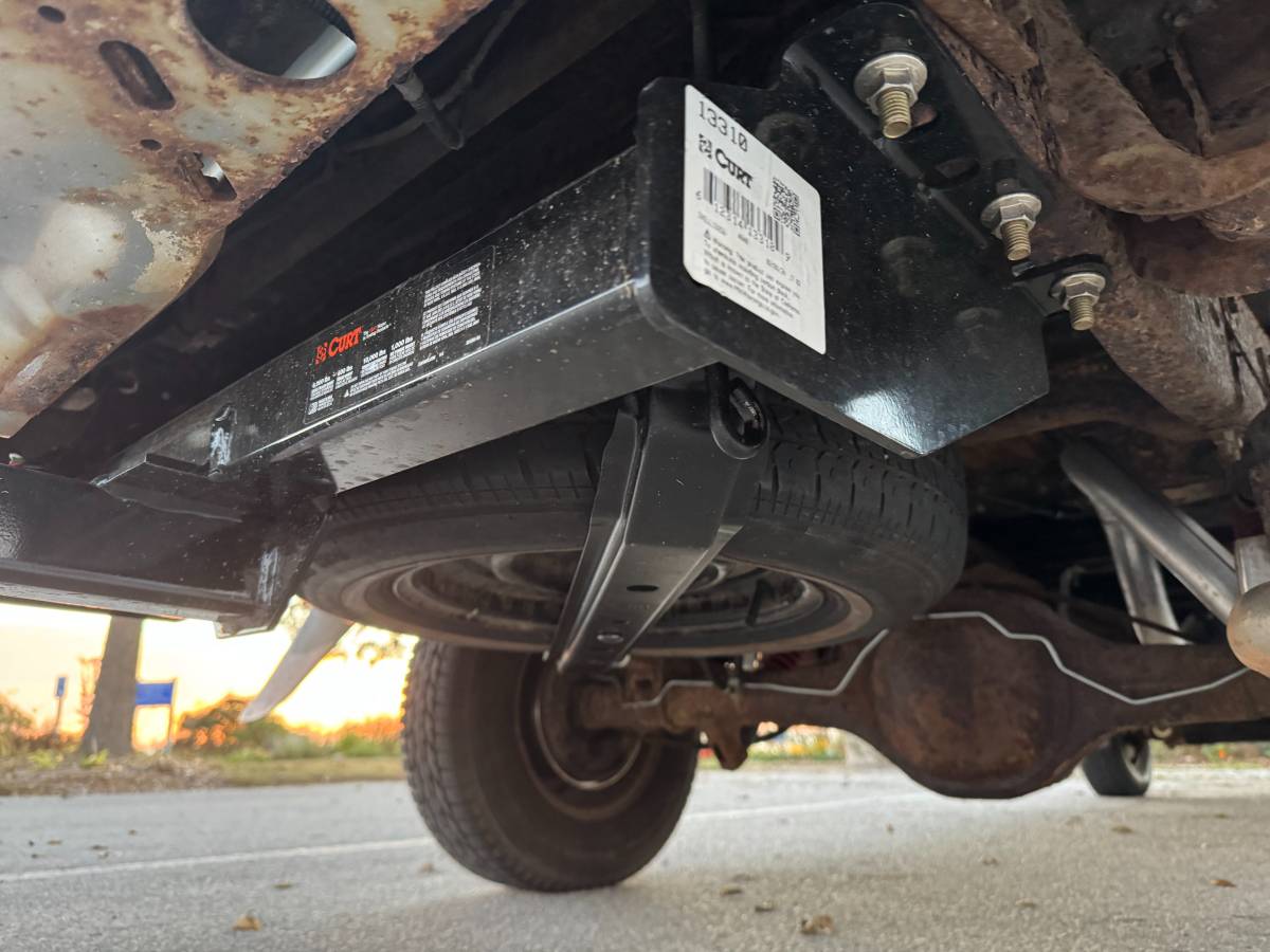 Ford-f100-pickup-1982-grey-25