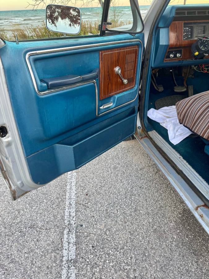 Ford-f100-pickup-1982-grey-38