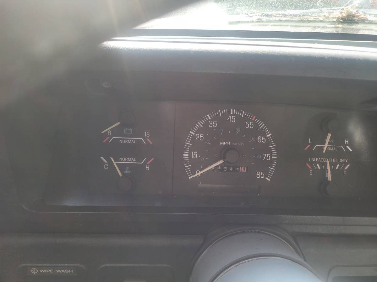 Ford-f150-regular-cab-1984-5