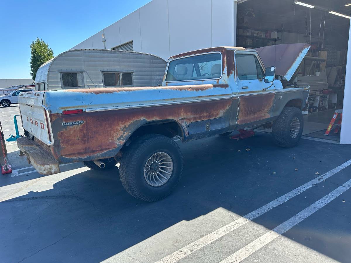 Ford-f250-1975-blue-1