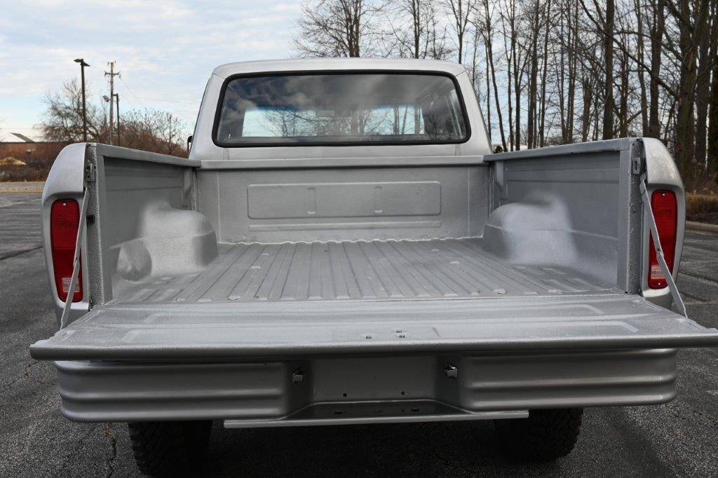 Ford-f250-1979-silver-6