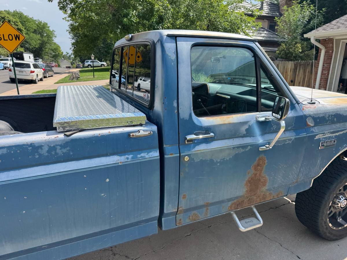 Ford-f250-4x4-1988-blue-2