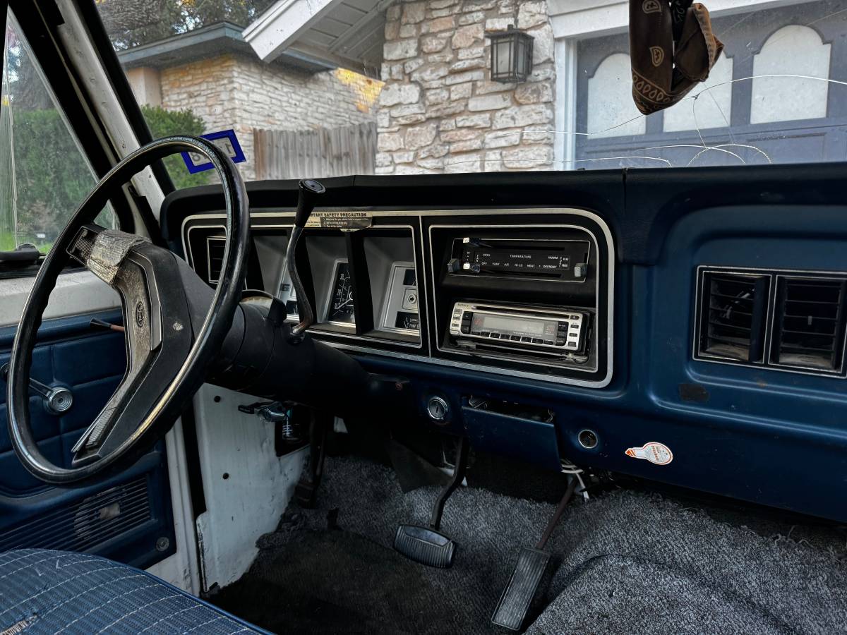 Ford-f250-custom-1979-white-11