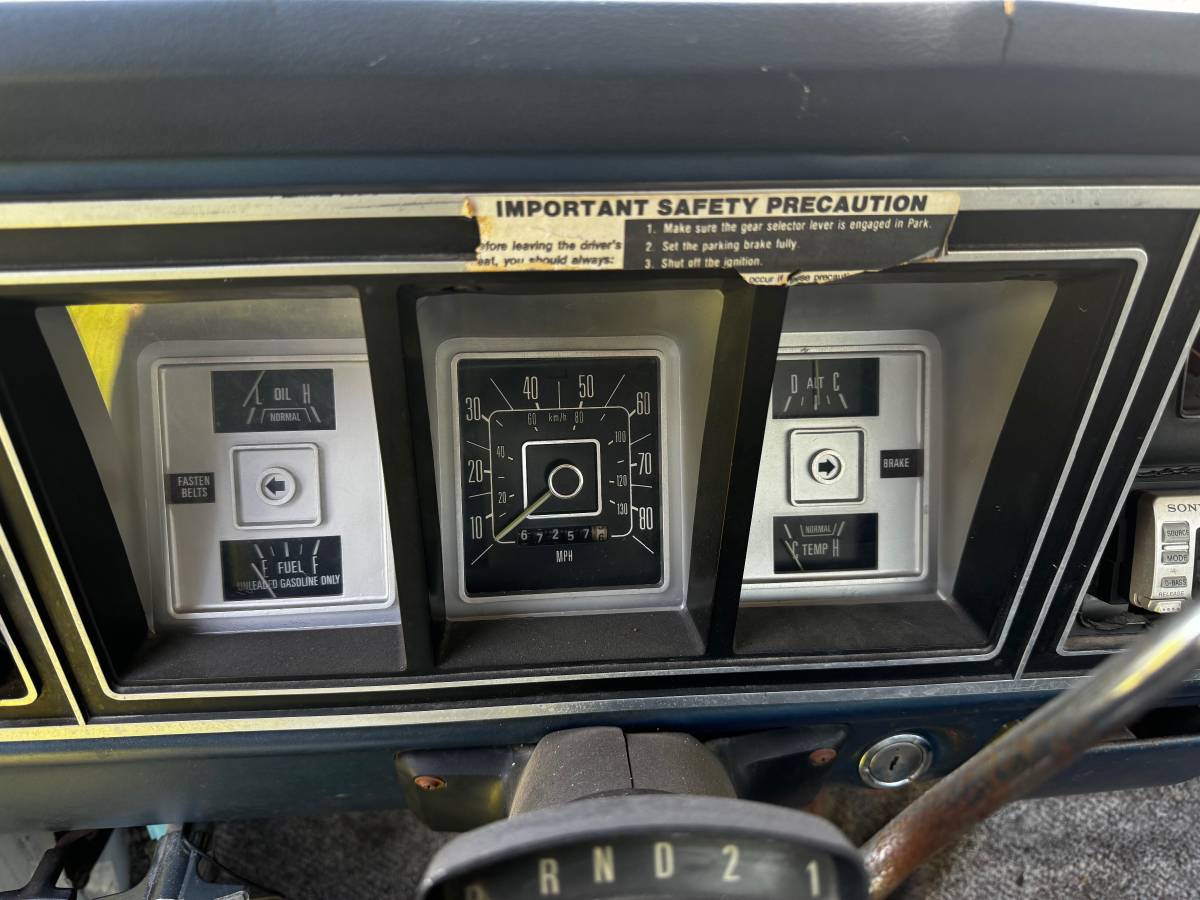 Ford-f250-custom-1979-white-13