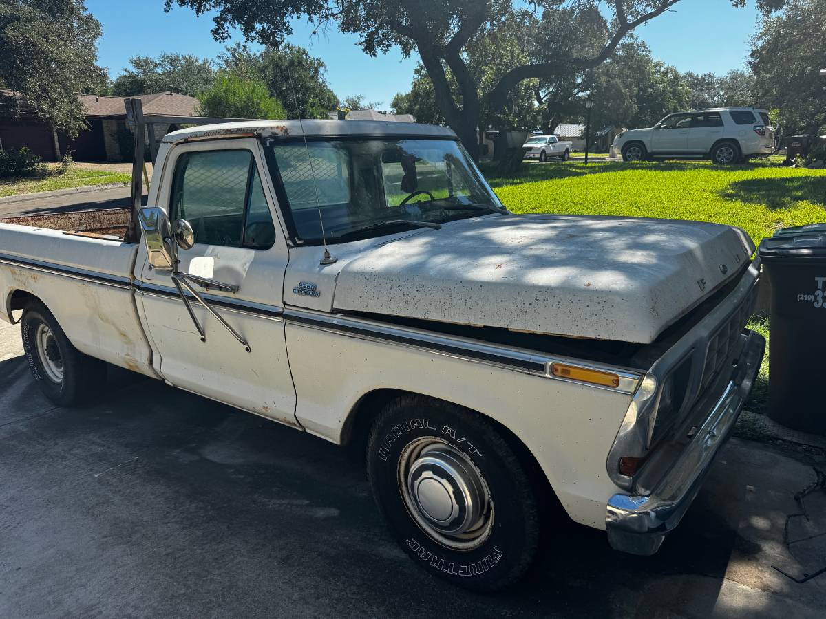 Ford-f250-custom-1979-white-18
