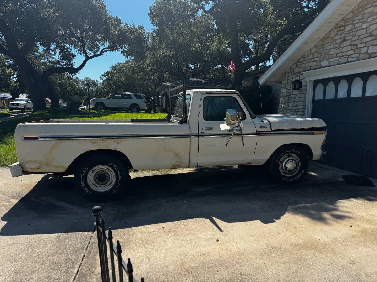 Ford-f250-custom-1979-white-19