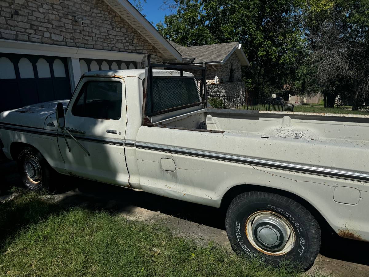Ford-f250-custom-1979-white-7
