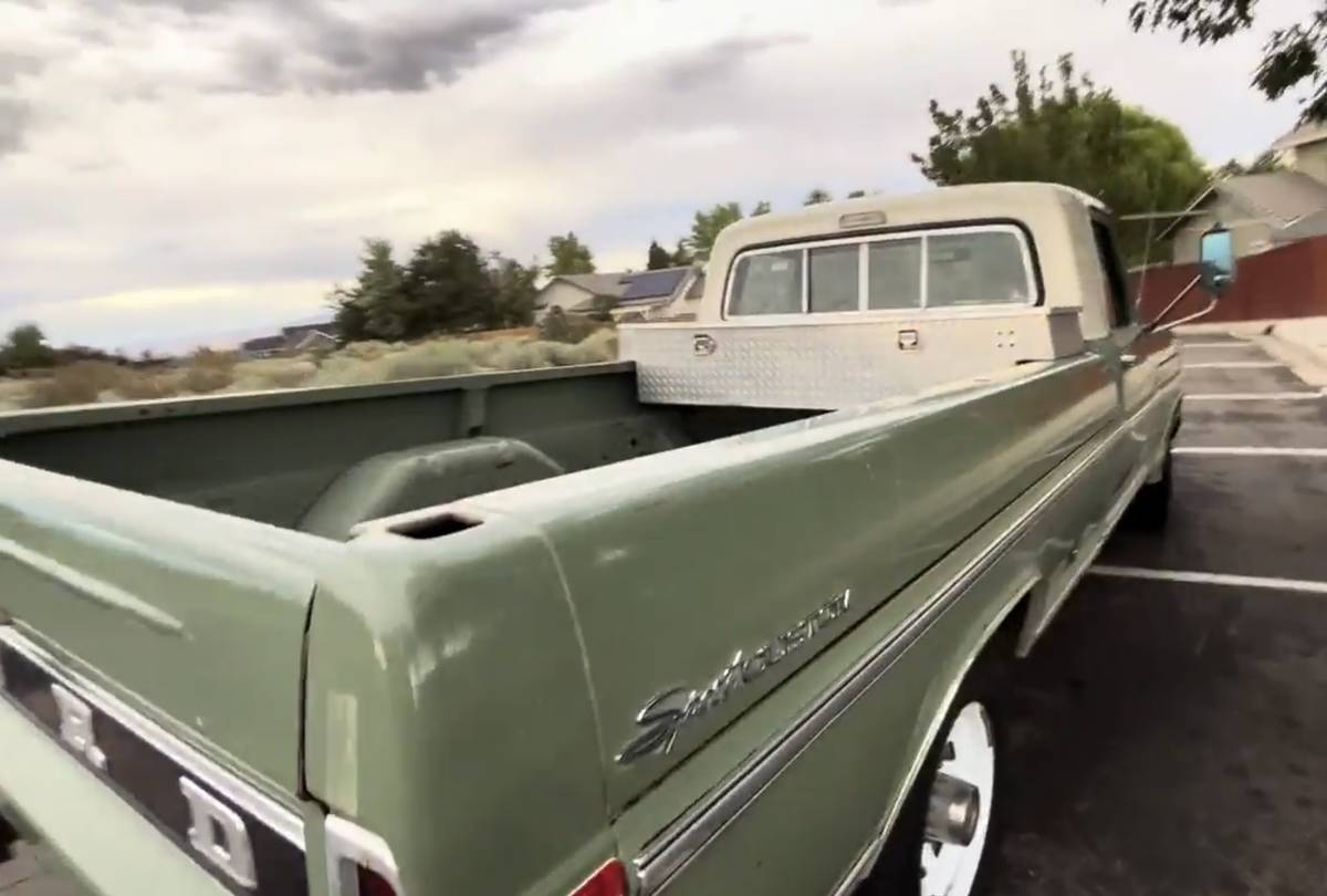 Ford-f250-custom-camper-1971-green-5