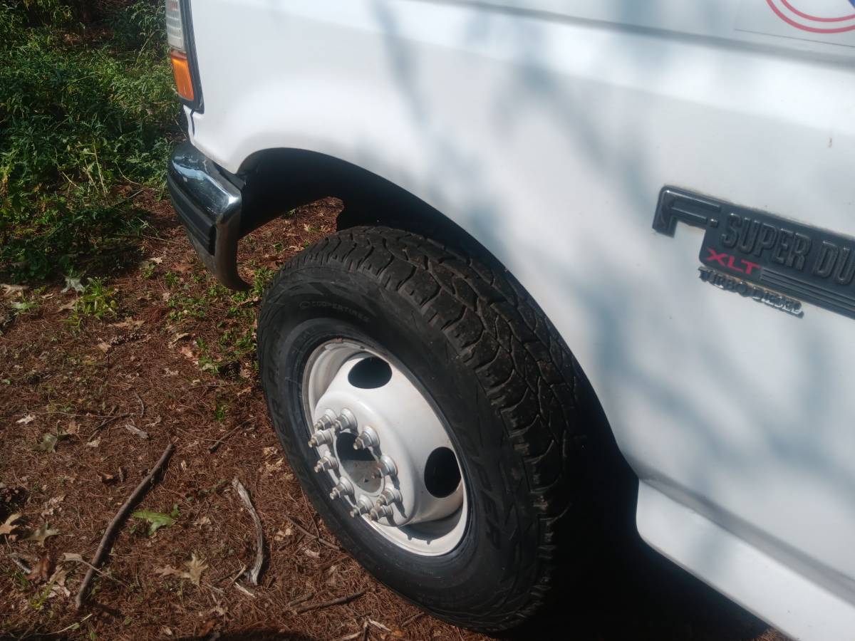 Ford-f250-diesel-1996-white-8