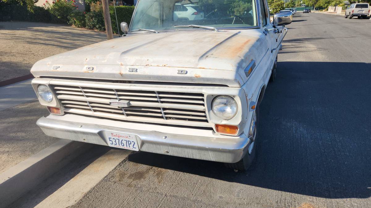 Ford-f250-ranger-camper-special-1968-white-2