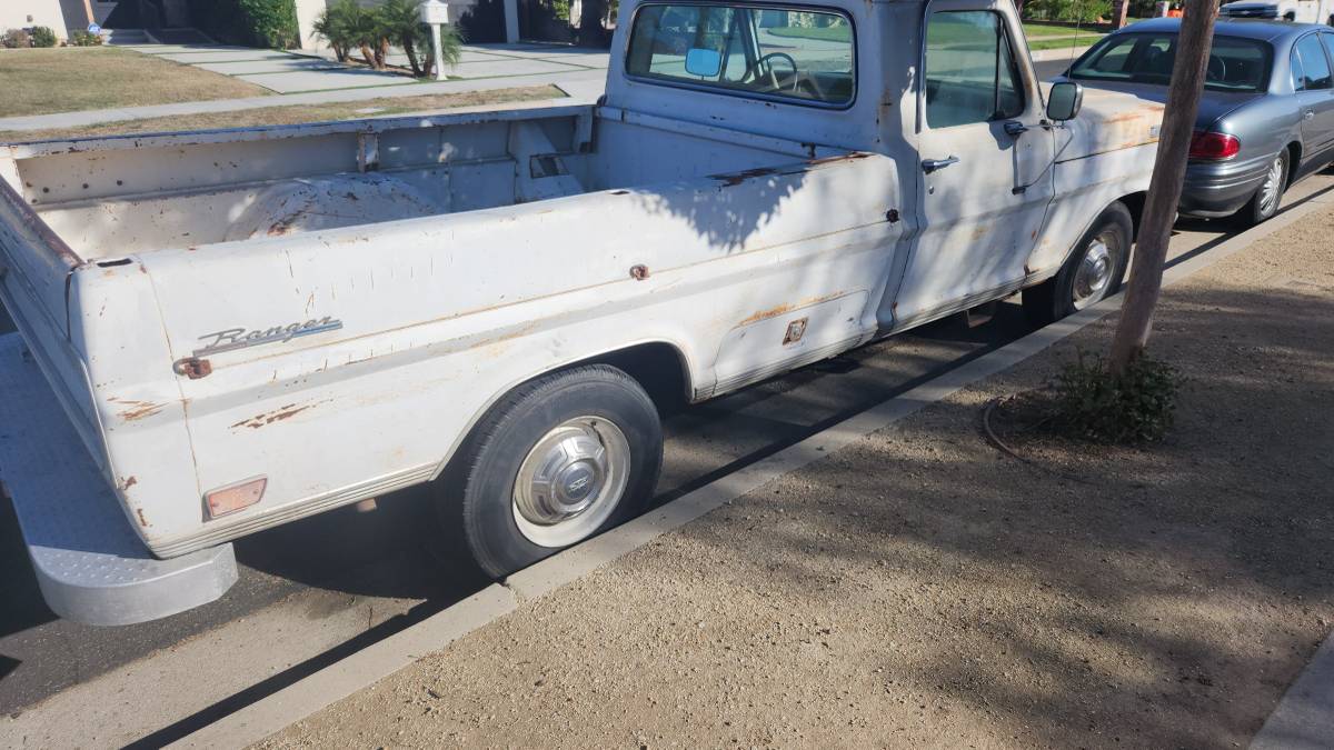 Ford-f250-ranger-camper-special-1968-white