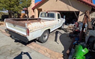Ford-f250-sport-custom-long-bed-truck-1969-white-10