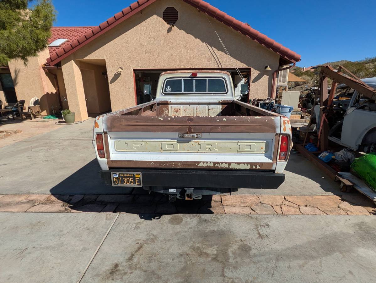 Ford-f250-sport-custom-long-bed-truck-1969-white-2