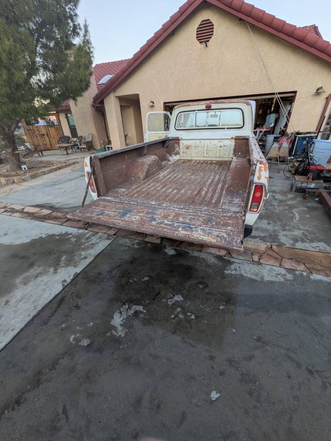 Ford-f250-sport-custom-long-bed-truck-1969-white-5