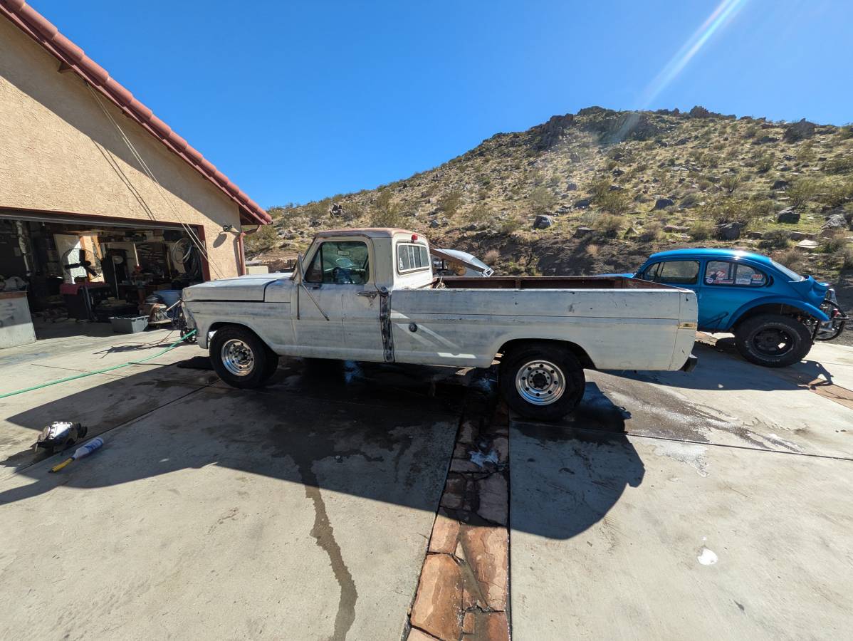 Ford-f250-sport-custom-long-bed-truck-1969-white-9