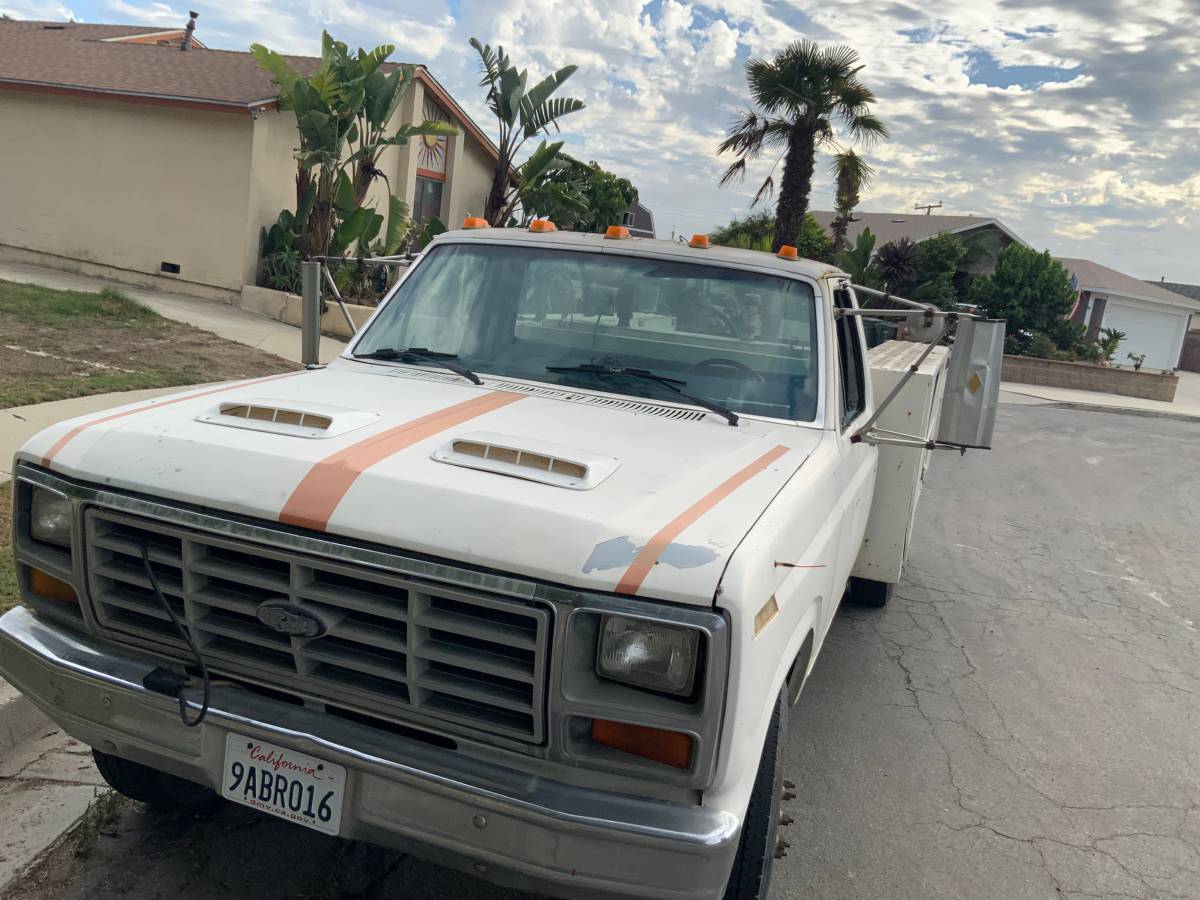 Ford-f250-super-duty-diesel-1985-white