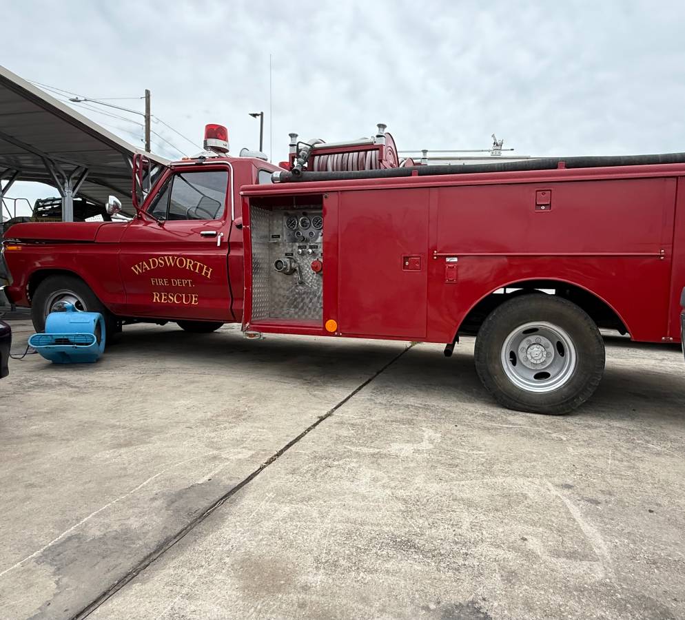 Ford-f350-diesel-1974-red-10