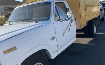 Ford-f350-diesel-1985-white