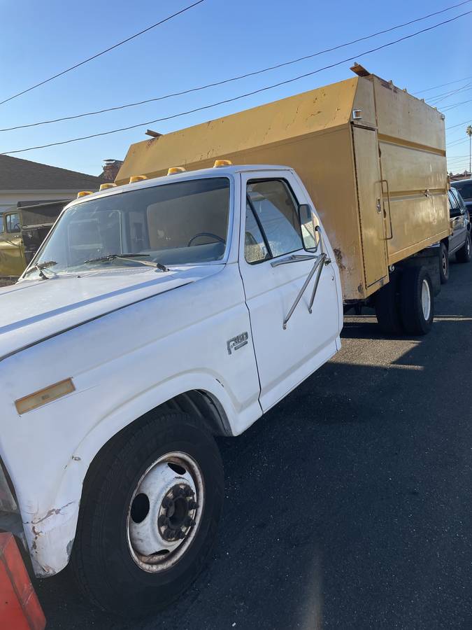 Ford-f350-diesel-1985-white