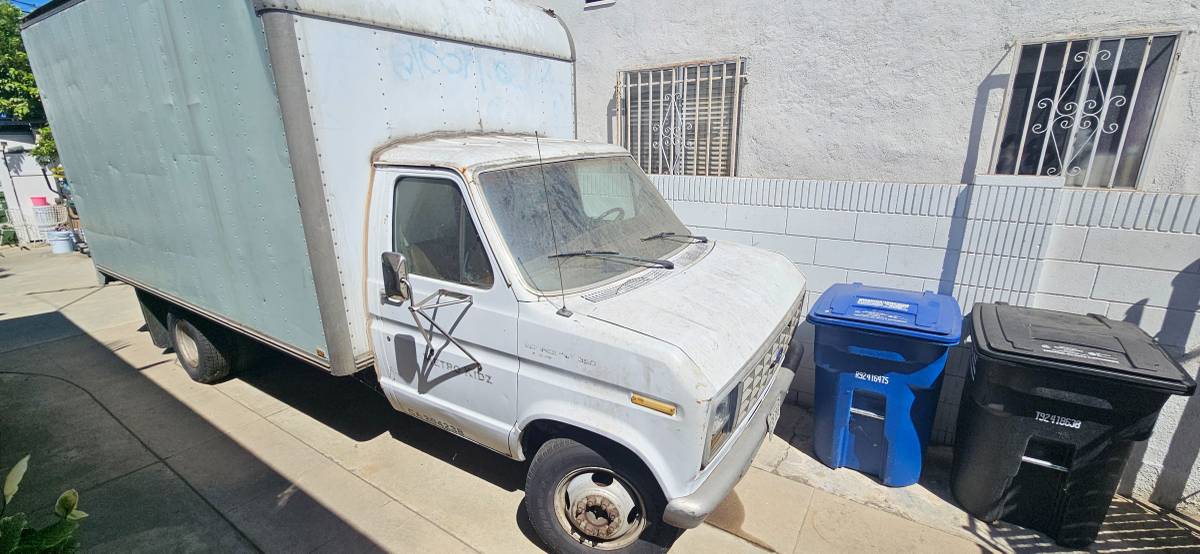 Ford-f350-diesel-1988-white