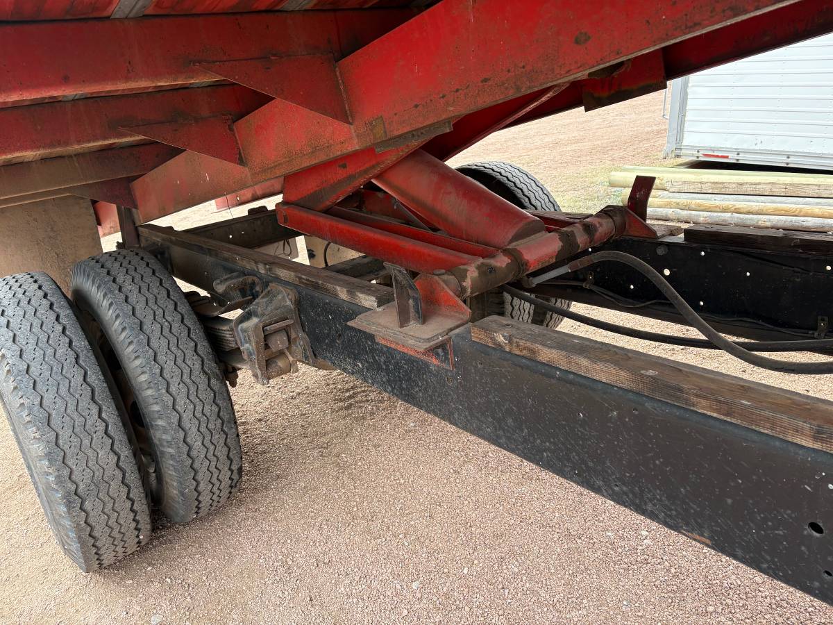 Ford-f600-1973-red-13