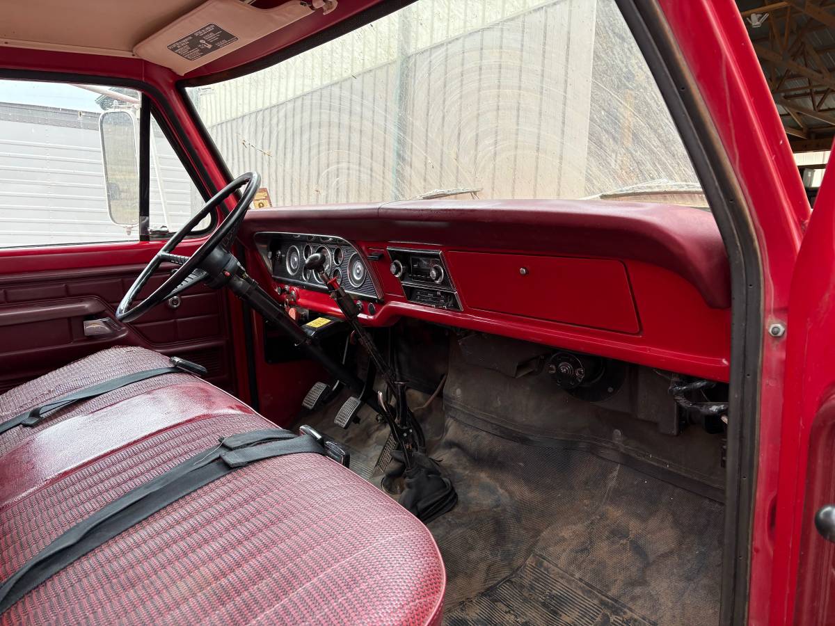 Ford-f600-1973-red-6