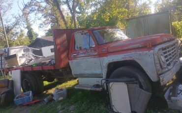 Ford-f600-1977-red-1
