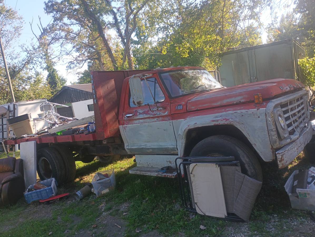 Ford-f600-1977-red-1
