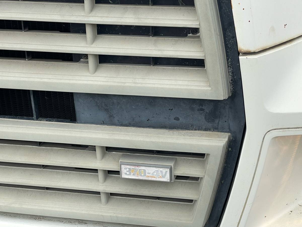 Ford-f700-1986-white-2