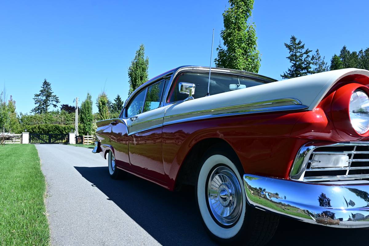 Ford-fairlane-1957-red