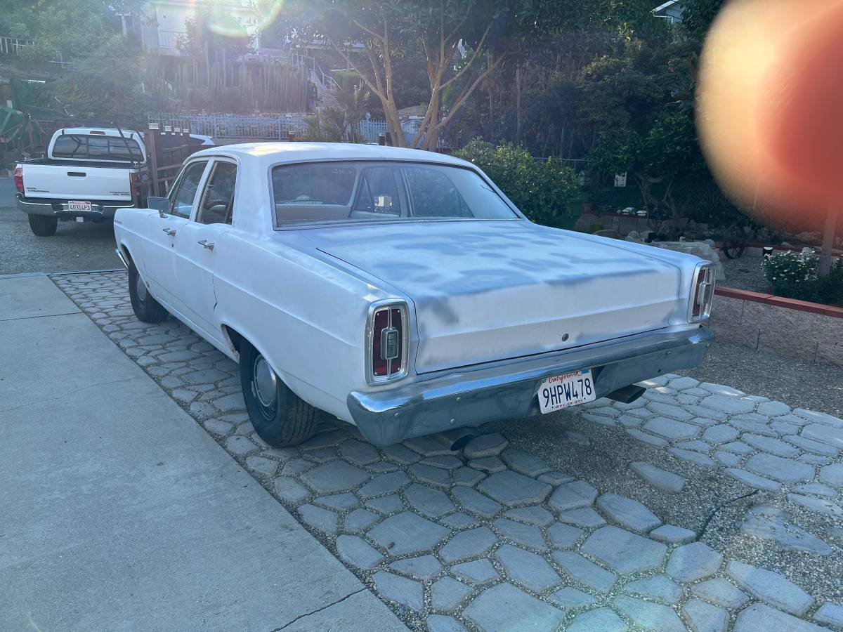 Ford-fairlane-1966-white-2