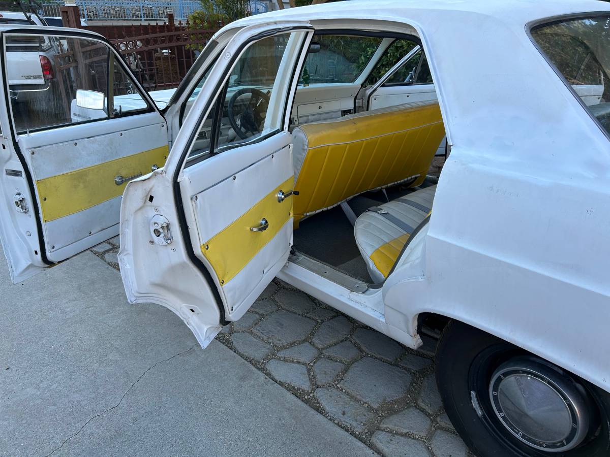 Ford-fairlane-1966-white-6
