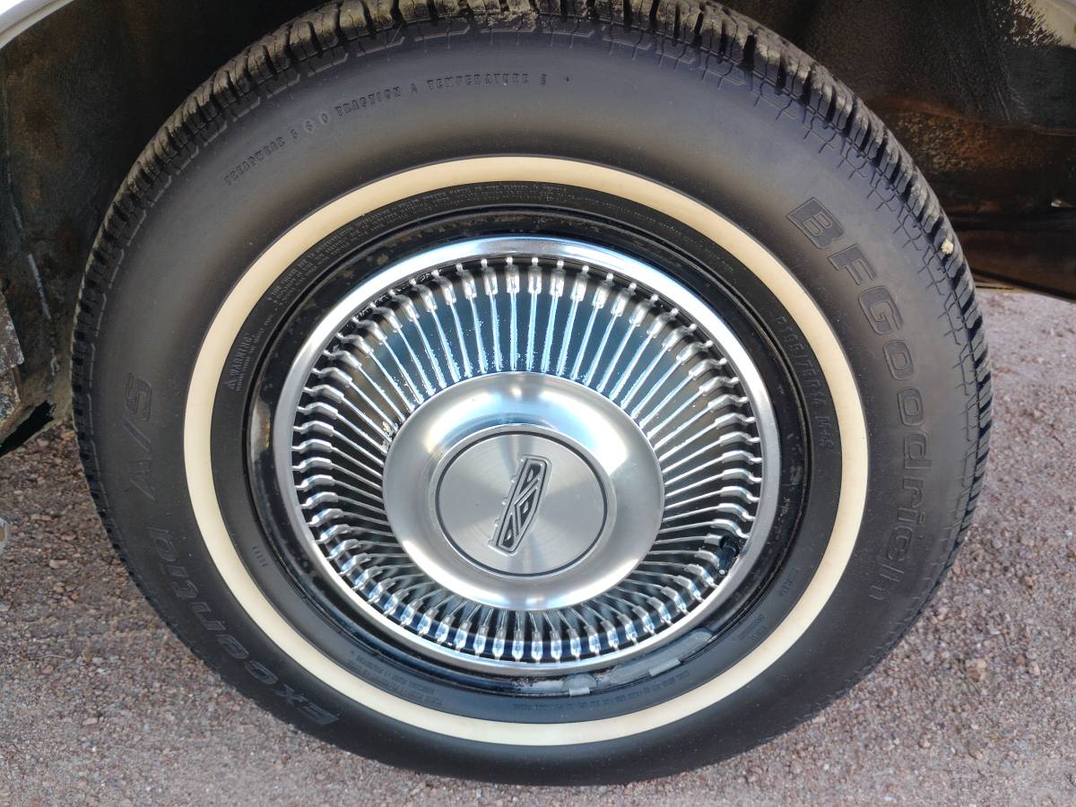 Ford-fairlane-1968-white-3