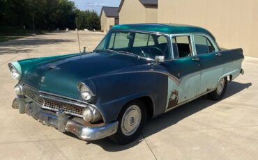 Ford-fairlane-4-door-sedan-1955-1