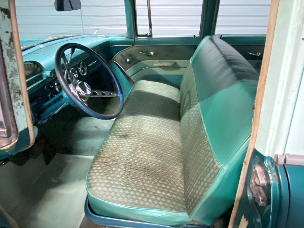 Ford-fairlane-4-door-sedan-1955-4